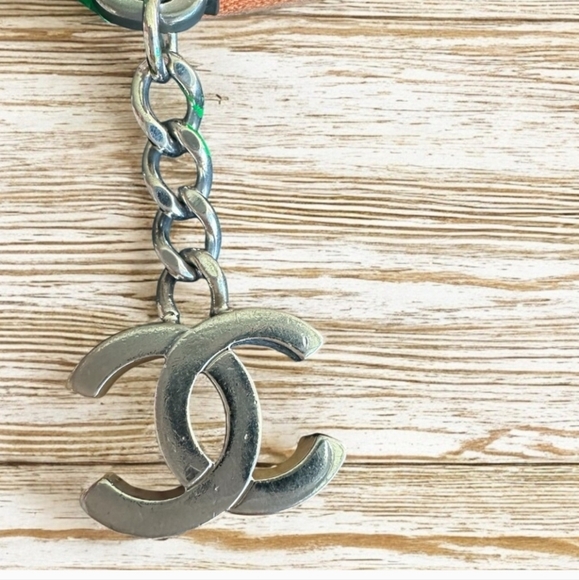 Chanel Zip Around Wallet Green Leather (Repaint) - Picture 2 of 7